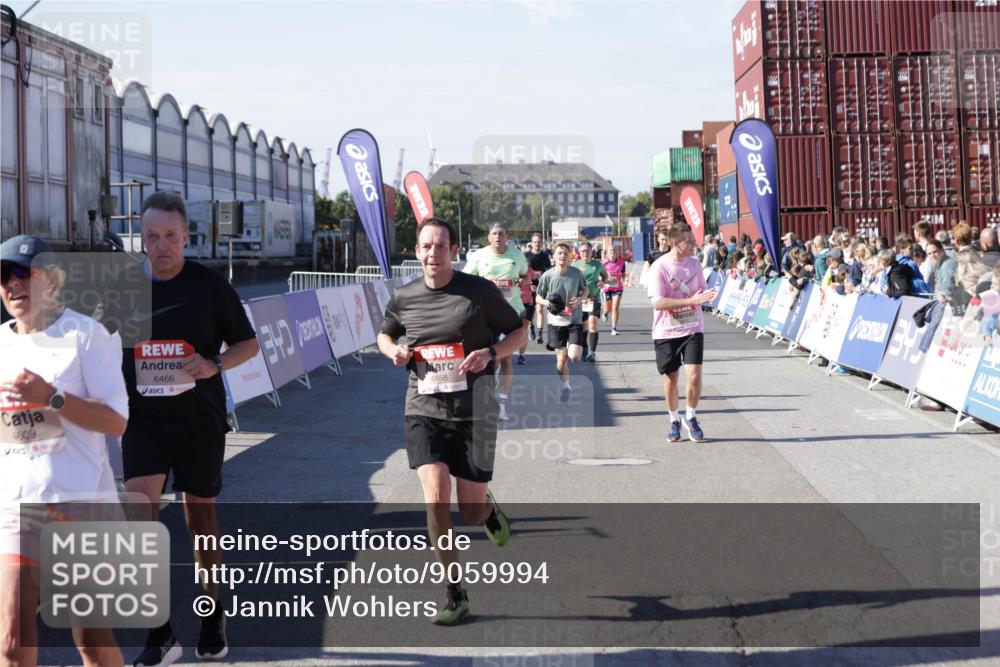 03.10.2025 - Köhlbrandbrückenlauf Jannik Wohlers http://msf.ph/oto/9059994 03.10.2025 13:12:38 Ziel 4048, 4189, 4391, 4392, 4527, 4609, 4638, 4700, 4858, 4864, 4873, 4973, 5874, 6466, 6588 meine-sportfotos.de