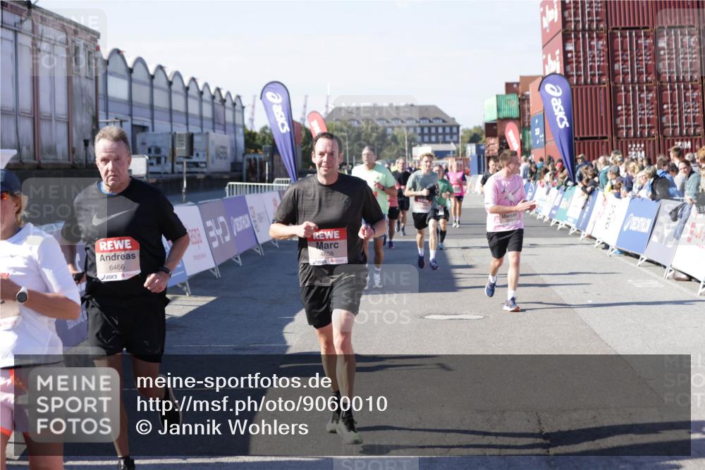 03.10.2025 - Köhlbrandbrückenlauf Jannik Wohlers http://msf.ph/oto/9060010 03.10.2025 13:12:38 Ziel 4048, 4189, 4391, 4392, 4527, 4609, 4638, 4700, 4858, 4864, 4873, 4973, 5874, 6466, 6588 meine-sportfotos.de