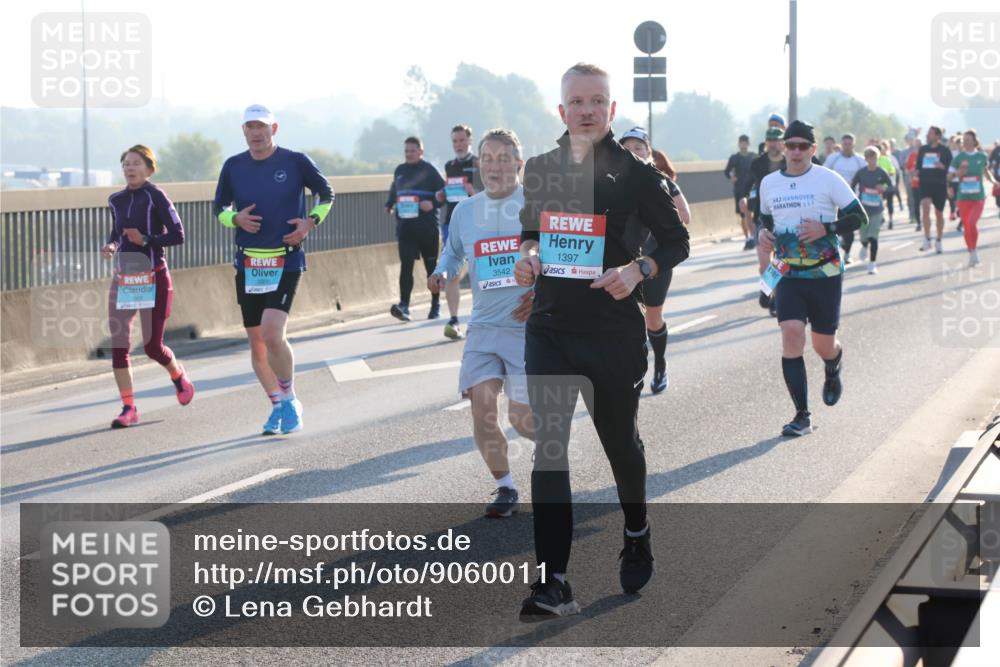 03.10.2025 - Köhlbrandbrückenlauf Lena Gebhardt http://msf.ph/oto/9060011 03.10.2025 09:19:05 Position 1 3542, 1397 meine-sportfotos.de