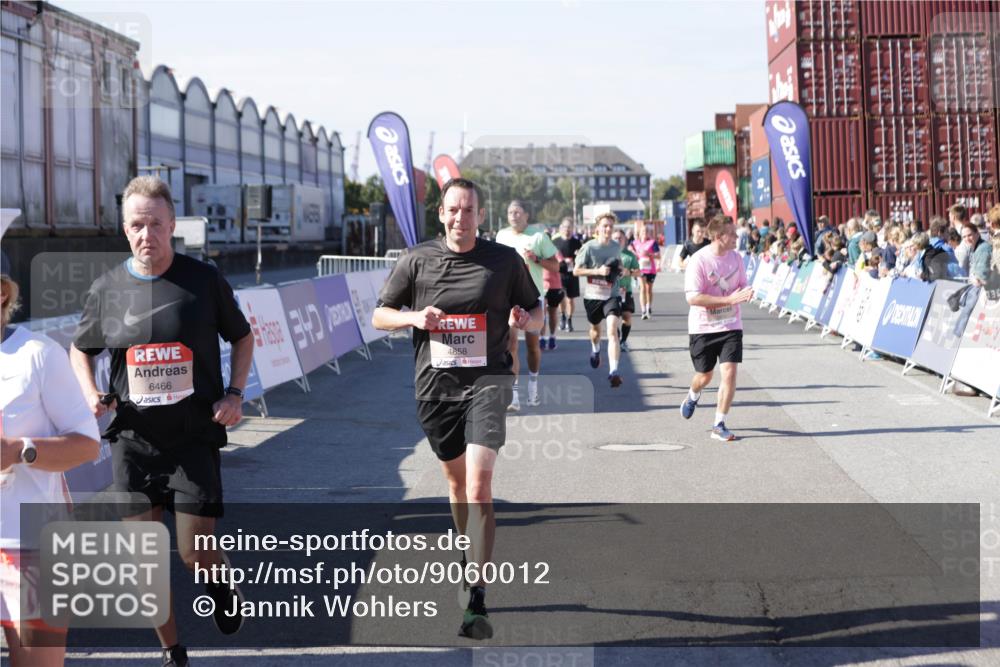 03.10.2025 - Köhlbrandbrückenlauf Jannik Wohlers http://msf.ph/oto/9060012 03.10.2025 13:12:38 Ziel 4048, 4189, 4391, 4392, 4527, 4609, 4638, 4700, 4858, 4864, 4873, 4973, 5874, 6466, 6588 meine-sportfotos.de