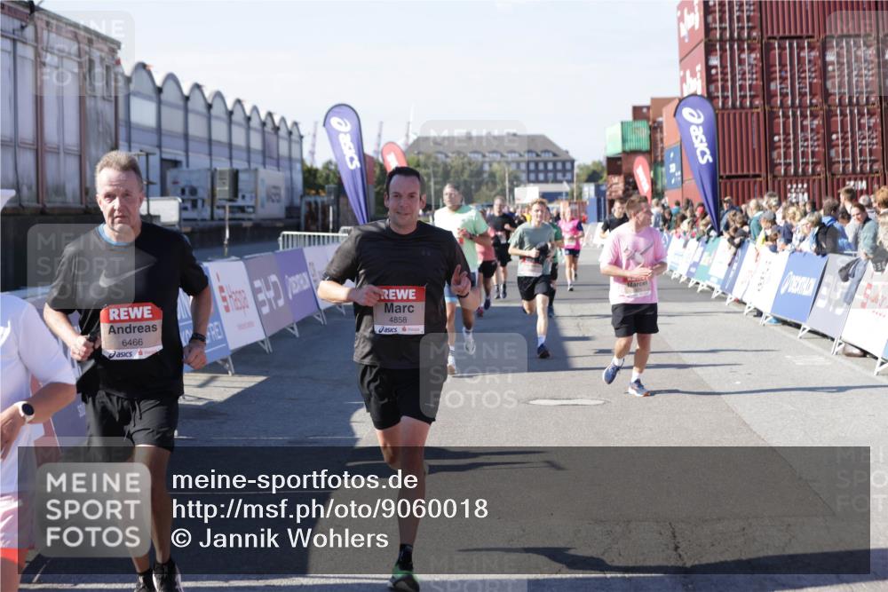 03.10.2025 - Köhlbrandbrückenlauf Jannik Wohlers http://msf.ph/oto/9060018 03.10.2025 13:12:38 Ziel 4048, 4189, 4391, 4392, 4527, 4609, 4638, 4700, 4858, 4864, 4873, 4973, 5874, 6466, 6588 meine-sportfotos.de