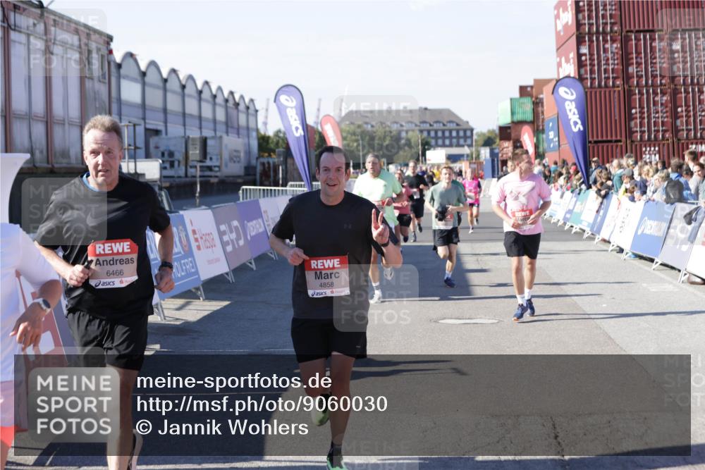 03.10.2025 - Köhlbrandbrückenlauf Jannik Wohlers http://msf.ph/oto/9060030 03.10.2025 13:12:38 Ziel 4048, 4189, 4391, 4392, 4527, 4609, 4638, 4700, 4858, 4864, 4873, 4973, 5874, 6466, 6588 meine-sportfotos.de
