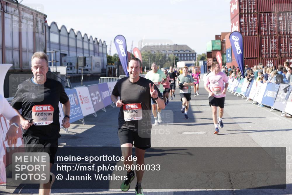 03.10.2025 - Köhlbrandbrückenlauf Jannik Wohlers http://msf.ph/oto/9060033 03.10.2025 13:12:38 Ziel 4048, 4189, 4391, 4392, 4527, 4609, 4638, 4700, 4858, 4864, 4873, 4973, 5874, 6466, 6588 meine-sportfotos.de