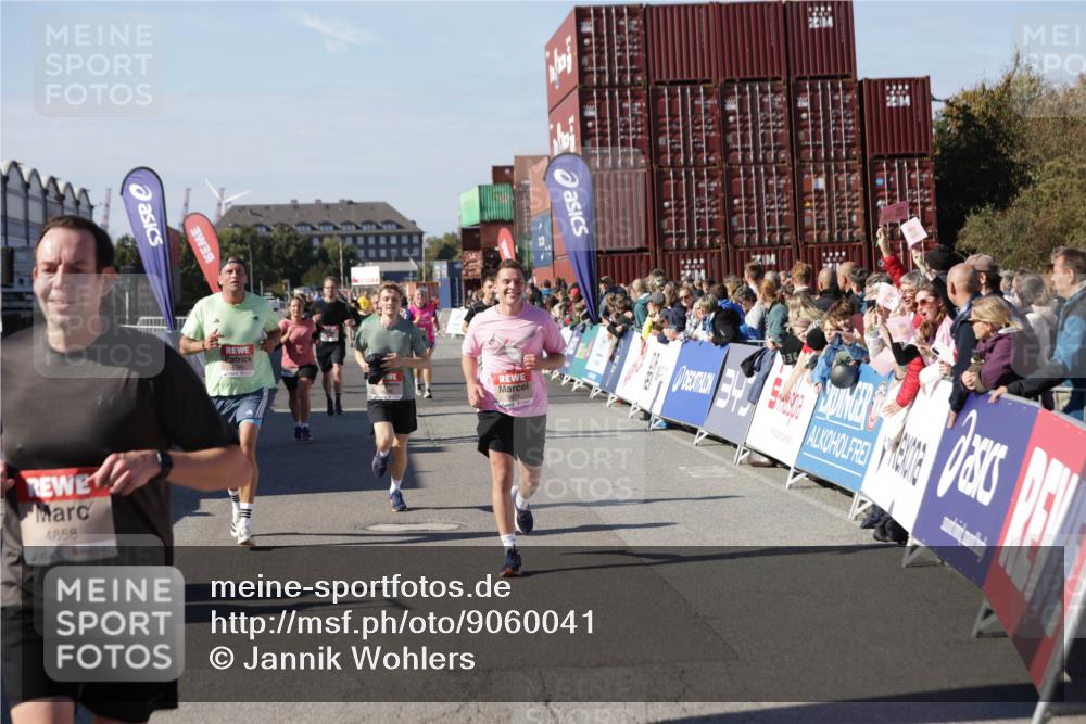 03.10.2025 - Köhlbrandbrückenlauf Jannik Wohlers http://msf.ph/oto/9060041 03.10.2025 13:12:39 Ziel 4048, 4189, 4391, 4392, 4527, 4609, 4638, 4700, 4855, 4858, 4864, 4873, 4973, 4975, 5874, 6466, 6588 meine-sportfotos.de