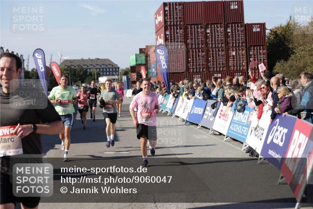 03.10.2025 - Köhlbrandbrückenlauf Jannik Wohlers http://msf.ph/oto/9060047 03.10.2025 13:12:39 Ziel 4048, 4189, 4391, 4392, 4527, 4609, 4638, 4700, 4855, 4858, 4864, 4873, 4973, 4975, 5874, 6466, 6588 meine-sportfotos.de