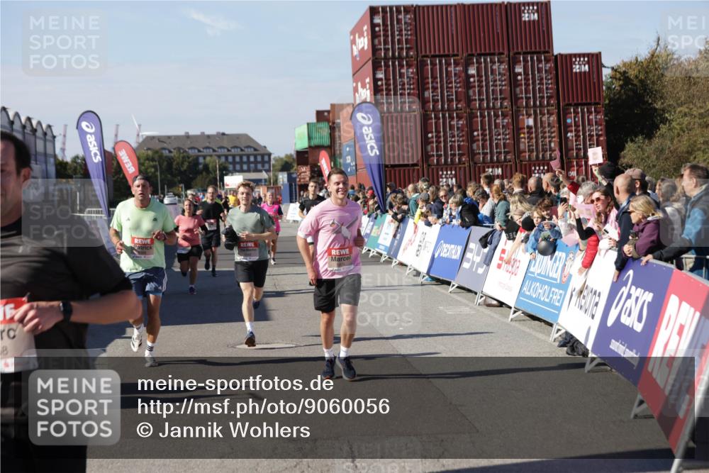03.10.2025 - Köhlbrandbrückenlauf Jannik Wohlers http://msf.ph/oto/9060056 03.10.2025 13:12:39 Ziel 4048, 4189, 4391, 4392, 4527, 4609, 4638, 4700, 4855, 4858, 4864, 4873, 4973, 4975, 5874, 6466, 6588 meine-sportfotos.de