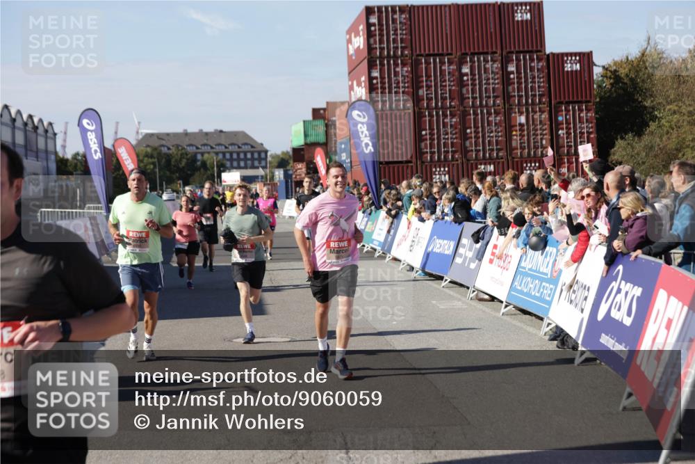 03.10.2025 - Köhlbrandbrückenlauf Jannik Wohlers http://msf.ph/oto/9060059 03.10.2025 13:12:39 Ziel 4048, 4189, 4391, 4392, 4527, 4609, 4638, 4700, 4855, 4858, 4864, 4873, 4973, 4975, 5874, 6466, 6588 meine-sportfotos.de