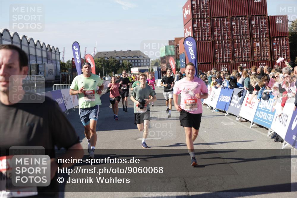 03.10.2025 - Köhlbrandbrückenlauf Jannik Wohlers http://msf.ph/oto/9060068 03.10.2025 13:12:40 Ziel 4048, 4391, 4392, 4527, 4609, 4700, 4855, 4858, 4864, 4873, 4973, 4975, 5874, 5916, 6466, 6588 meine-sportfotos.de