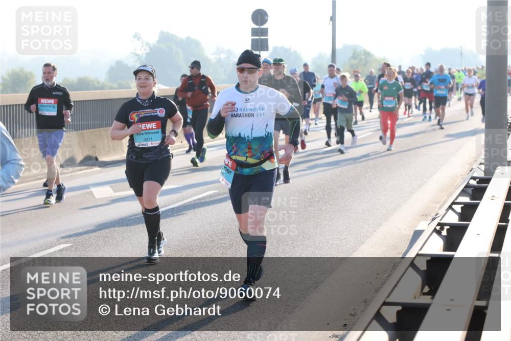 03.10.2025 - Köhlbrandbrückenlauf Lena Gebhardt http://msf.ph/oto/9060074 03.10.2025 09:19:07 Position 1 3011, 280 meine-sportfotos.de