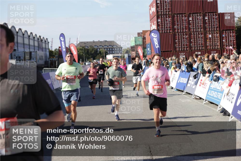 03.10.2025 - Köhlbrandbrückenlauf Jannik Wohlers http://msf.ph/oto/9060076 03.10.2025 13:12:40 Ziel 4048, 4391, 4392, 4527, 4609, 4700, 4855, 4858, 4864, 4873, 4973, 4975, 5874, 5916, 6466, 6588 meine-sportfotos.de