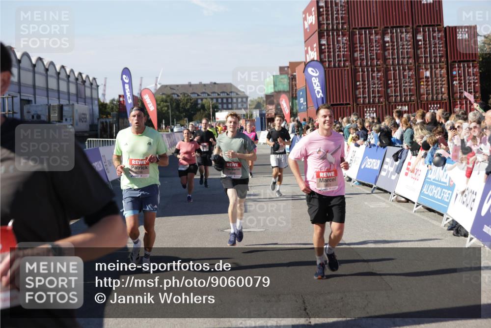 03.10.2025 - Köhlbrandbrückenlauf Jannik Wohlers http://msf.ph/oto/9060079 03.10.2025 13:12:40 Ziel 4048, 4391, 4392, 4527, 4609, 4700, 4855, 4858, 4864, 4873, 4973, 4975, 5874, 5916, 6466, 6588 meine-sportfotos.de
