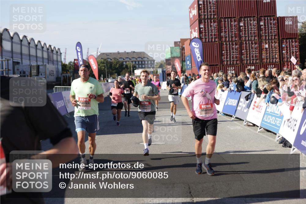 03.10.2025 - Köhlbrandbrückenlauf Jannik Wohlers http://msf.ph/oto/9060085 03.10.2025 13:12:40 Ziel 4048, 4391, 4392, 4527, 4609, 4700, 4855, 4858, 4864, 4873, 4973, 4975, 5874, 5916, 6466, 6588 meine-sportfotos.de
