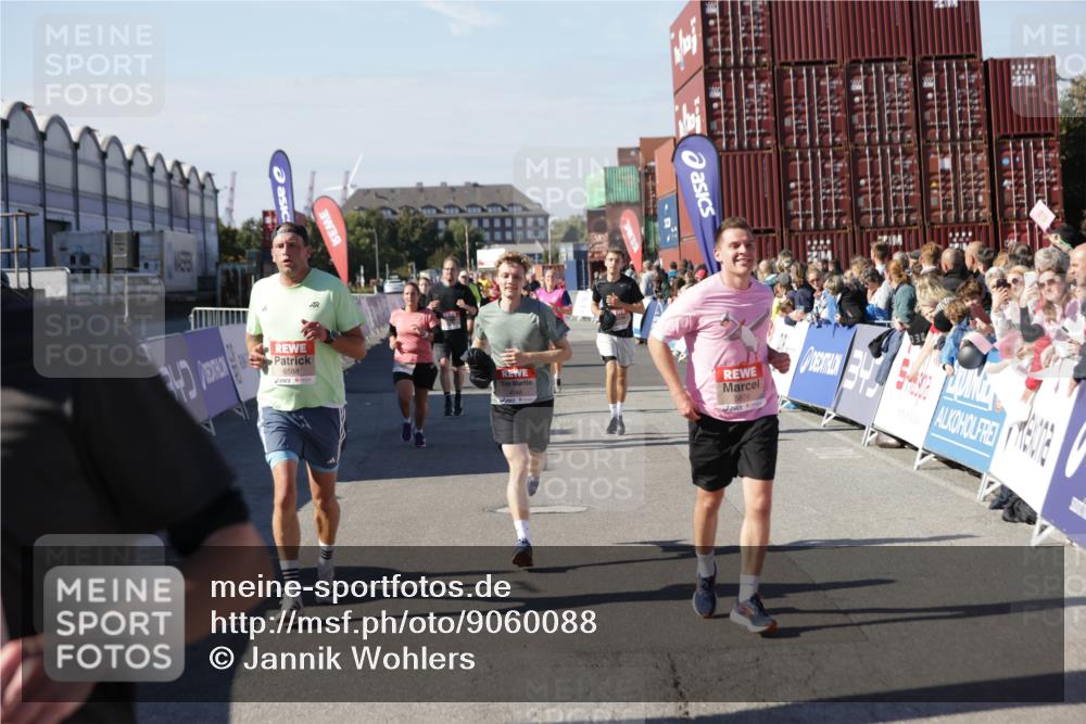 03.10.2025 - Köhlbrandbrückenlauf Jannik Wohlers http://msf.ph/oto/9060088 03.10.2025 13:12:40 Ziel 4048, 4391, 4392, 4527, 4609, 4700, 4855, 4858, 4864, 4873, 4973, 4975, 5874, 5916, 6466, 6588 meine-sportfotos.de
