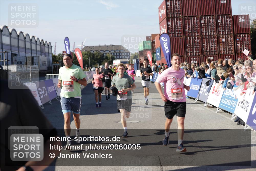 03.10.2025 - Köhlbrandbrückenlauf Jannik Wohlers http://msf.ph/oto/9060095 03.10.2025 13:12:40 Ziel 4048, 4391, 4392, 4527, 4609, 4700, 4855, 4858, 4864, 4873, 4973, 4975, 5874, 5916, 6466, 6588 meine-sportfotos.de