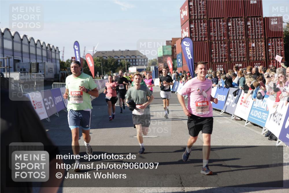 03.10.2025 - Köhlbrandbrückenlauf Jannik Wohlers http://msf.ph/oto/9060097 03.10.2025 13:12:40 Ziel 4048, 4391, 4392, 4527, 4609, 4700, 4855, 4858, 4864, 4873, 4973, 4975, 5874, 5916, 6466, 6588 meine-sportfotos.de