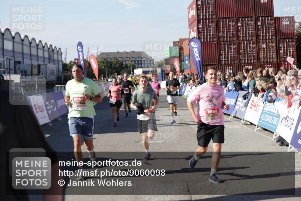 03.10.2025 - Köhlbrandbrückenlauf Jannik Wohlers http://msf.ph/oto/9060098 03.10.2025 13:12:40 Ziel 4048, 4391, 4392, 4527, 4609, 4700, 4855, 4858, 4864, 4873, 4973, 4975, 5874, 5916, 6466, 6588 meine-sportfotos.de