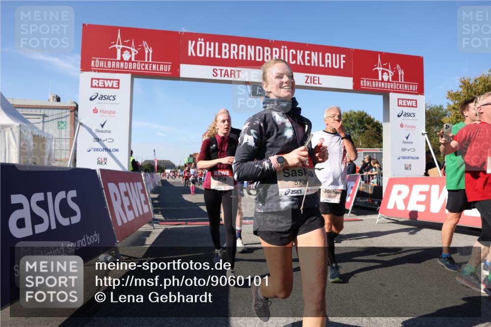 03.10.2025 - Köhlbrandbrückenlauf Lena Gebhardt http://msf.ph/oto/9060101 03.10.2025 13:10:35 Ziel 4386, 4429, 4514, 4710, 4711, 4774, 5229, 5383, 5410, 5689, 5738, 5889, 6024, 6177, 6269, 6273, 6294, 6779, 6781, 6782 meine-sportfotos.de