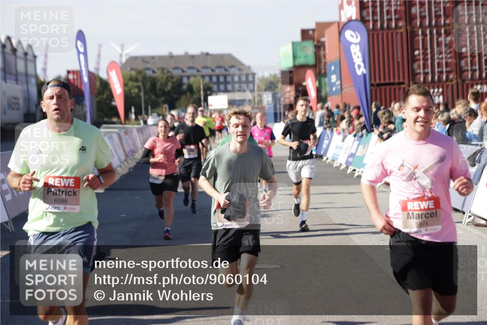 03.10.2025 - Köhlbrandbrückenlauf Jannik Wohlers http://msf.ph/oto/9060104 03.10.2025 13:12:41 Ziel 4048, 4391, 4392, 4527, 4609, 4700, 4855, 4858, 4864, 4873, 4975, 5874, 5916, 6466, 6588 meine-sportfotos.de