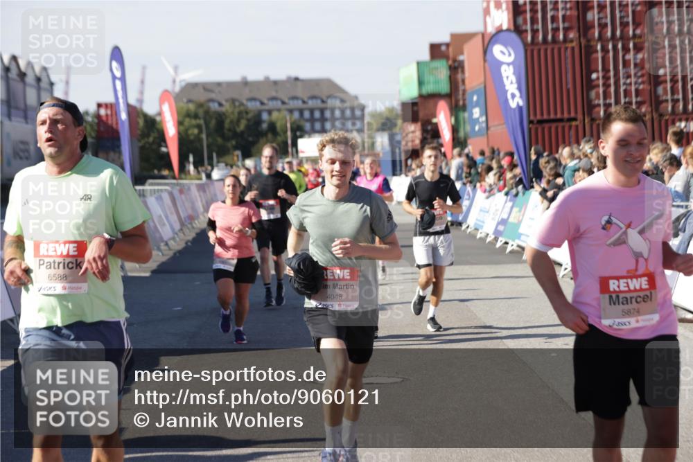 03.10.2025 - Köhlbrandbrückenlauf Jannik Wohlers http://msf.ph/oto/9060121 03.10.2025 13:12:41 Ziel 4048, 4391, 4392, 4527, 4609, 4700, 4855, 4858, 4864, 4873, 4975, 5874, 5916, 6466, 6588 meine-sportfotos.de