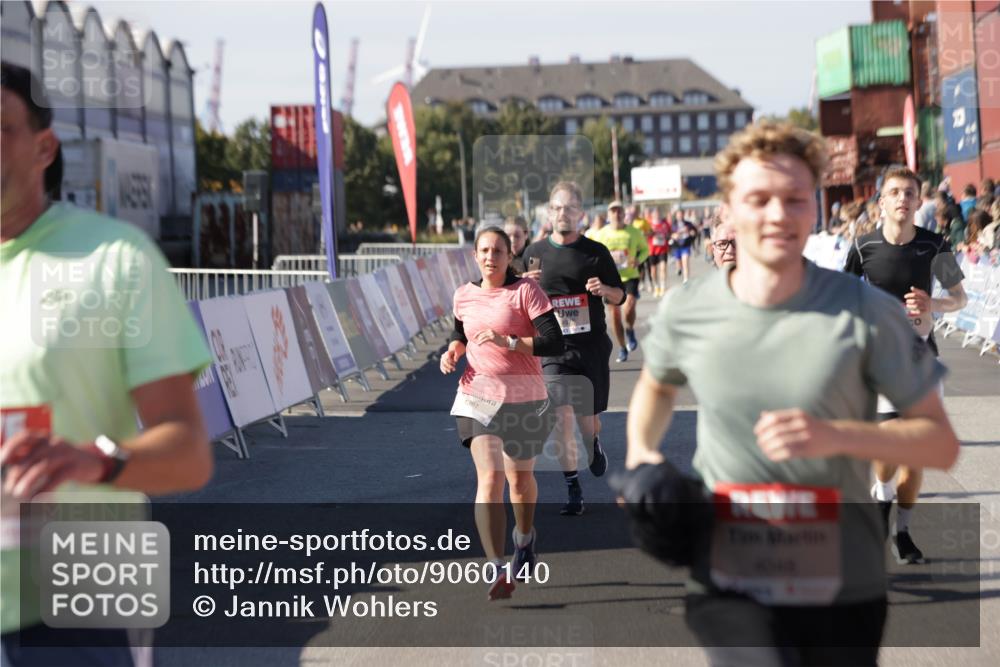 03.10.2025 - Köhlbrandbrückenlauf Jannik Wohlers http://msf.ph/oto/9060140 03.10.2025 13:12:42 Ziel 4048, 4391, 4392, 4527, 4609, 4855, 4858, 4864, 4873, 4975, 5874, 5916, 6466, 6588 meine-sportfotos.de