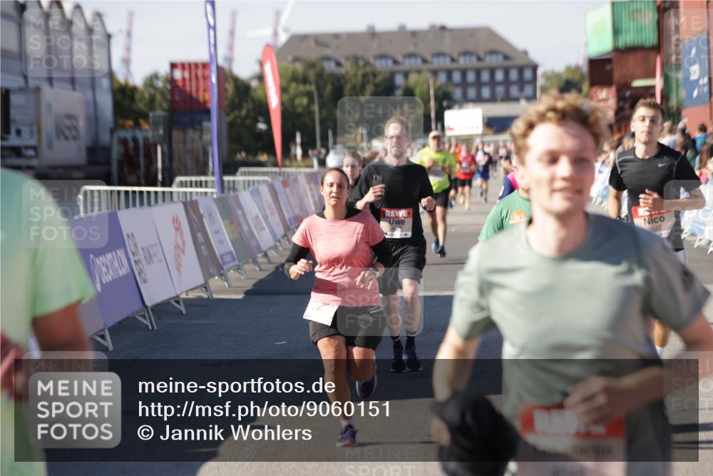 03.10.2025 - Köhlbrandbrückenlauf Jannik Wohlers http://msf.ph/oto/9060151 03.10.2025 13:12:42 Ziel 4048, 4391, 4392, 4527, 4609, 4855, 4858, 4864, 4873, 4975, 5874, 5916, 6466, 6588 meine-sportfotos.de