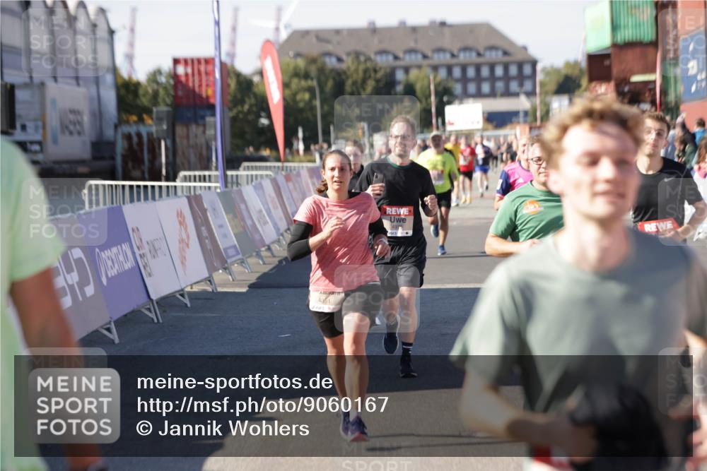 03.10.2025 - Köhlbrandbrückenlauf Jannik Wohlers http://msf.ph/oto/9060167 03.10.2025 13:12:42 Ziel 4048, 4391, 4392, 4527, 4609, 4855, 4858, 4864, 4873, 4975, 5874, 5916, 6466, 6588 meine-sportfotos.de
