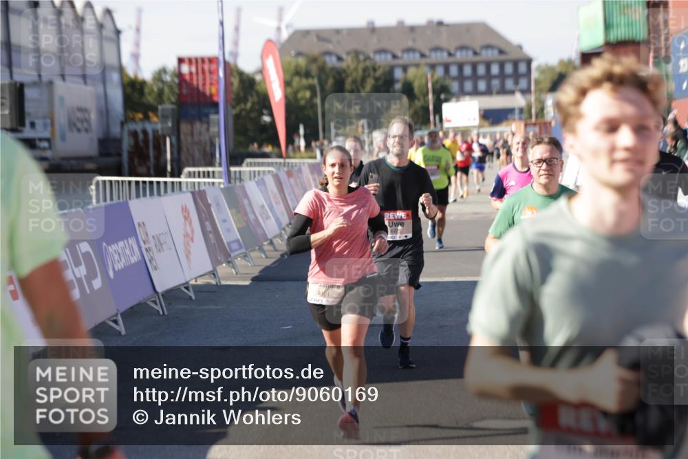 03.10.2025 - Köhlbrandbrückenlauf Jannik Wohlers http://msf.ph/oto/9060169 03.10.2025 13:12:42 Ziel 4048, 4391, 4392, 4527, 4609, 4855, 4858, 4864, 4873, 4975, 5874, 5916, 6466, 6588 meine-sportfotos.de