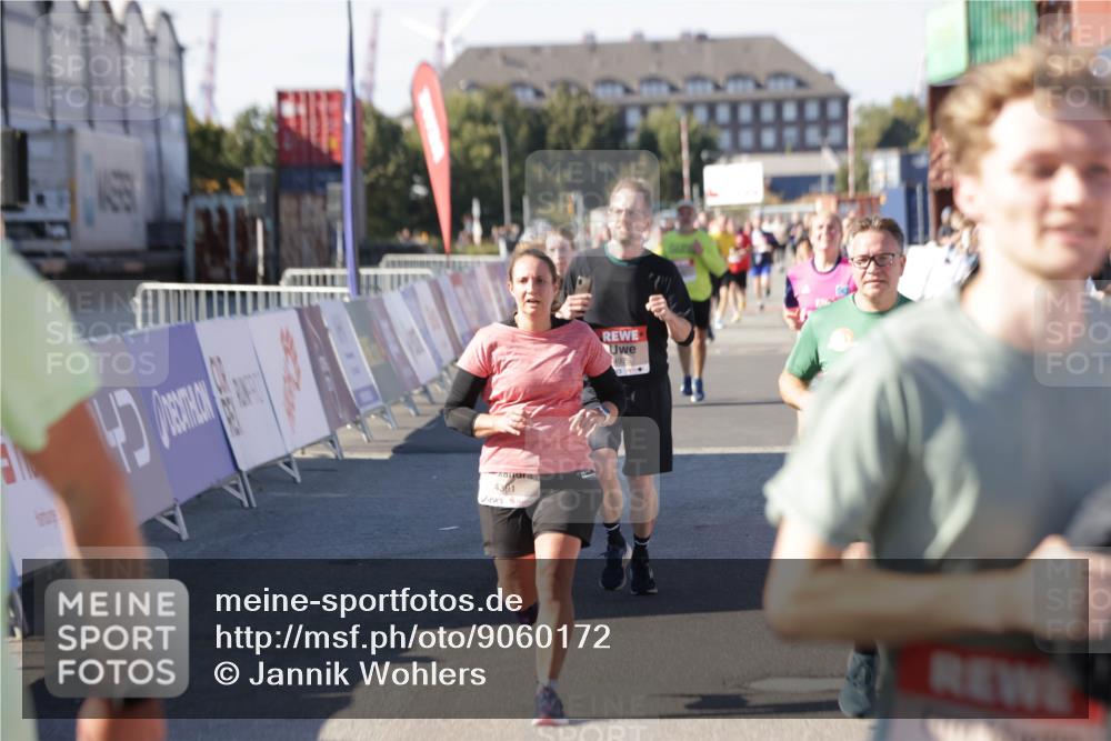 03.10.2025 - Köhlbrandbrückenlauf Jannik Wohlers http://msf.ph/oto/9060172 03.10.2025 13:12:42 Ziel 4048, 4391, 4392, 4527, 4609, 4855, 4858, 4864, 4873, 4975, 5874, 5916, 6466, 6588 meine-sportfotos.de