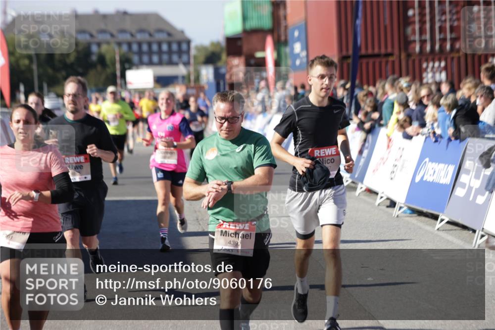 03.10.2025 - Köhlbrandbrückenlauf Jannik Wohlers http://msf.ph/oto/9060176 03.10.2025 13:12:43 Ziel 4048, 4391, 4392, 4527, 4609, 4855, 4858, 4864, 4873, 4975, 5874, 5916, 6466, 6588 meine-sportfotos.de