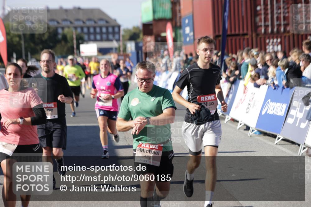 03.10.2025 - Köhlbrandbrückenlauf Jannik Wohlers http://msf.ph/oto/9060185 03.10.2025 13:12:43 Ziel 4048, 4391, 4392, 4527, 4609, 4855, 4858, 4864, 4873, 4975, 5874, 5916, 6466, 6588 meine-sportfotos.de