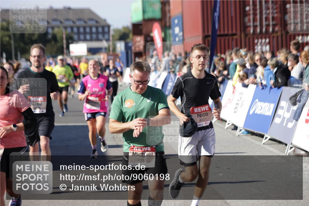 03.10.2025 - Köhlbrandbrückenlauf Jannik Wohlers http://msf.ph/oto/9060198 03.10.2025 13:12:43 Ziel 4048, 4391, 4392, 4527, 4609, 4855, 4858, 4864, 4873, 4975, 5874, 5916, 6466, 6588 meine-sportfotos.de