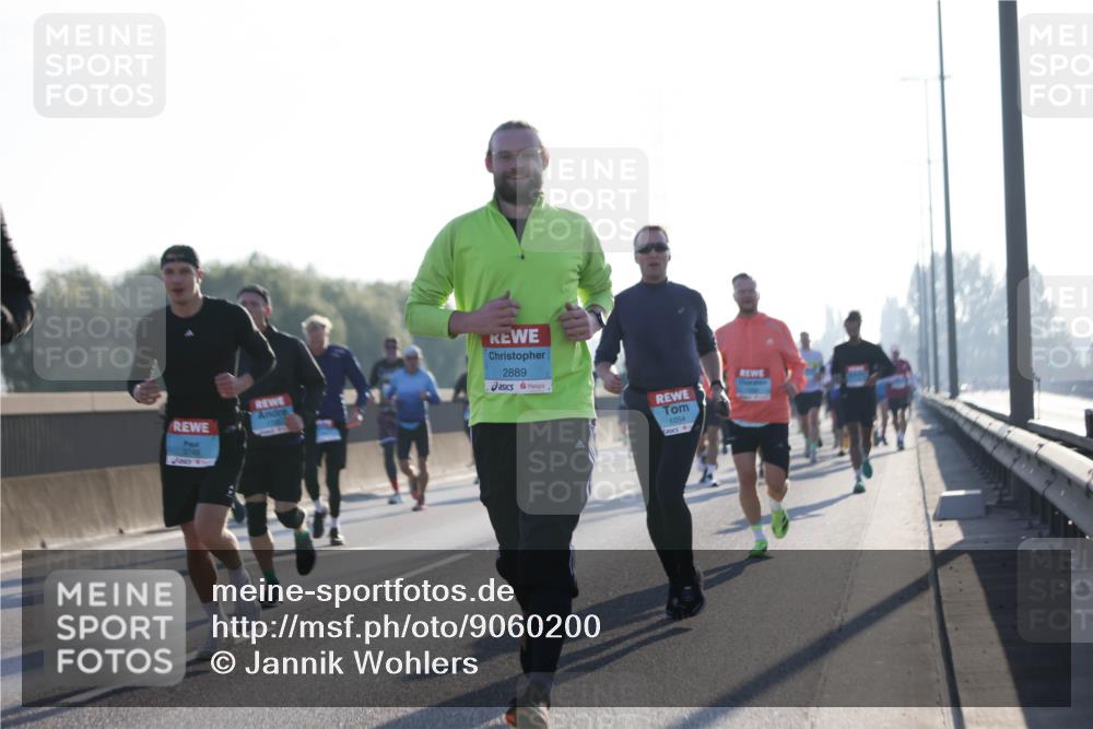 03.10.2025 - Köhlbrandbrückenlauf Jannik Wohlers http://msf.ph/oto/9060200 03.10.2025 09:14:42 Position 3 2889, 1054 meine-sportfotos.de