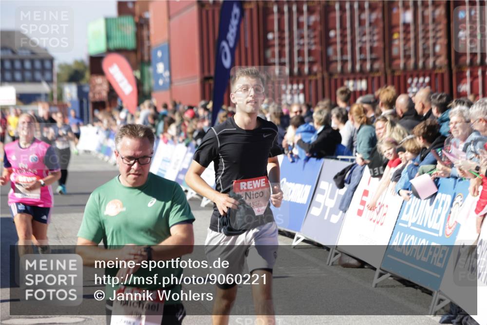 03.10.2025 - Köhlbrandbrückenlauf Jannik Wohlers http://msf.ph/oto/9060221 03.10.2025 13:12:44 Ziel 4048, 4391, 4392, 4527, 4609, 4855, 4858, 4864, 4873, 4975, 5874, 5916, 6466, 6588 meine-sportfotos.de