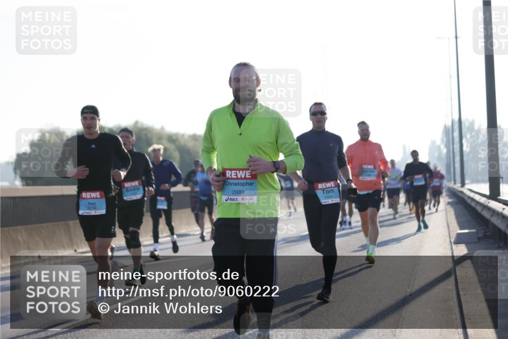 03.10.2025 - Köhlbrandbrückenlauf Jannik Wohlers http://msf.ph/oto/9060222 03.10.2025 09:14:42 Position 3 3749, 2889, 1054 meine-sportfotos.de