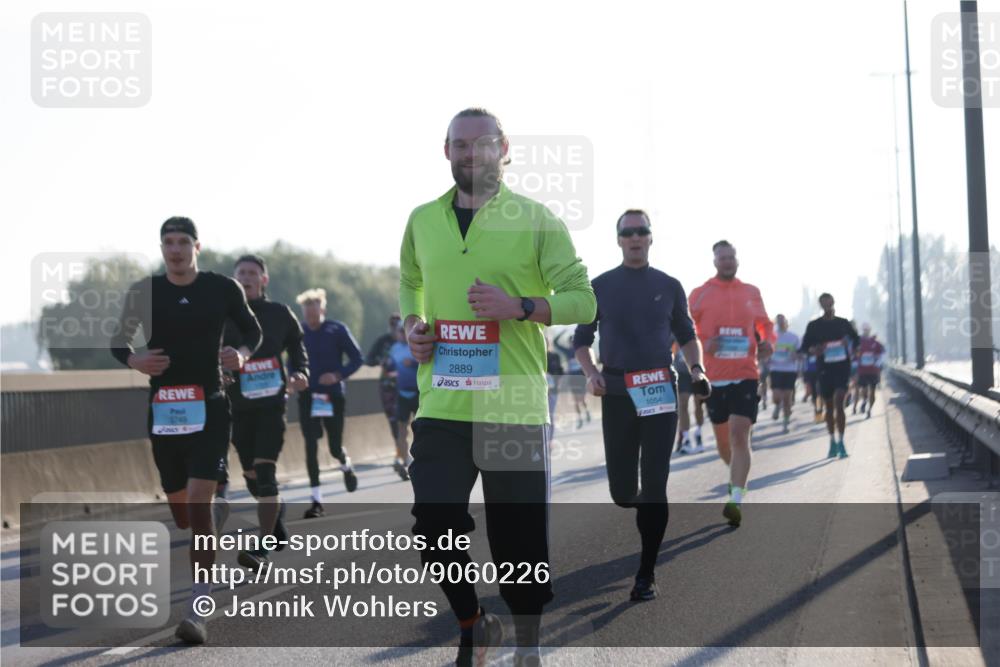03.10.2025 - Köhlbrandbrückenlauf Jannik Wohlers http://msf.ph/oto/9060226 03.10.2025 09:14:42 Position 3 3749, 2889, 1054 meine-sportfotos.de