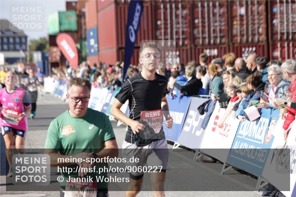 03.10.2025 - Köhlbrandbrückenlauf Jannik Wohlers http://msf.ph/oto/9060227 03.10.2025 13:12:44 Ziel 4048, 4391, 4392, 4527, 4609, 4855, 4858, 4864, 4873, 4975, 5874, 5916, 6466, 6588 meine-sportfotos.de