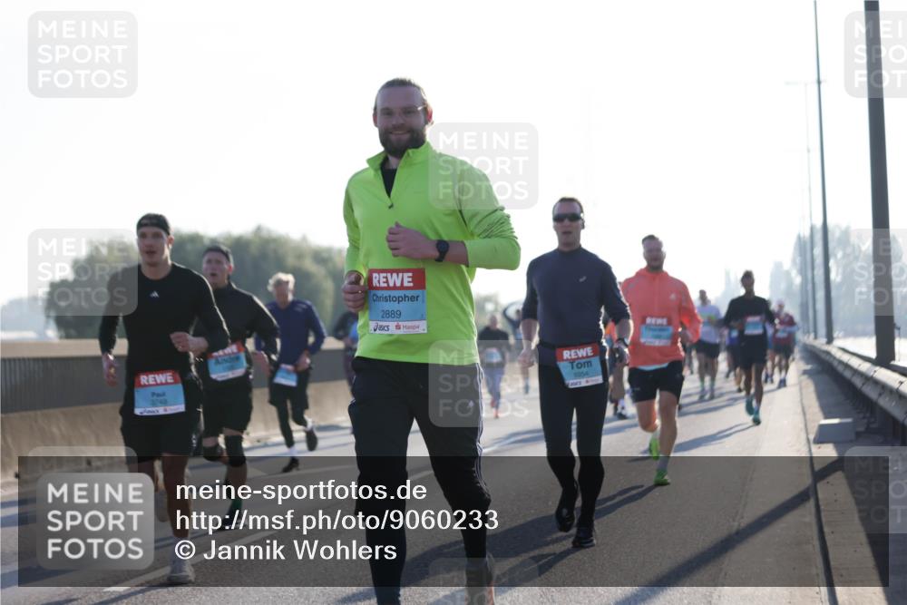 03.10.2025 - Köhlbrandbrückenlauf Jannik Wohlers http://msf.ph/oto/9060233 03.10.2025 09:14:43 Position 3 3749, 2889, 1054 meine-sportfotos.de