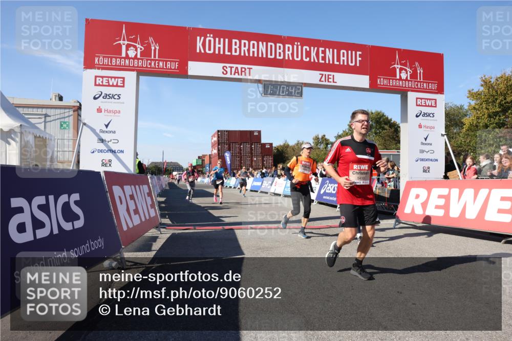 03.10.2025 - Köhlbrandbrückenlauf Lena Gebhardt http://msf.ph/oto/9060252 03.10.2025 13:10:43 Ziel 4081, 4386, 4412, 4488, 4514, 5229, 5383, 5410, 5738, 5753, 5889, 6177, 6269, 6273, 6779 meine-sportfotos.de