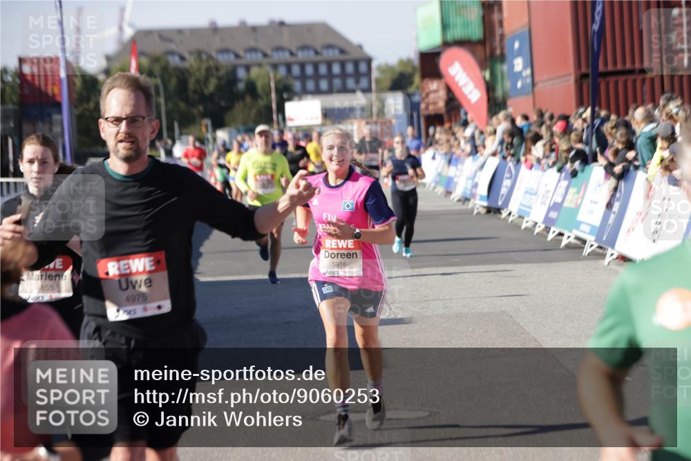 03.10.2025 - Köhlbrandbrückenlauf Jannik Wohlers http://msf.ph/oto/9060253 03.10.2025 13:12:45 Ziel 4048, 4391, 4392, 4527, 4609, 4855, 4858, 4864, 4873, 4975, 5874, 5916, 6466, 6588, 6791 meine-sportfotos.de