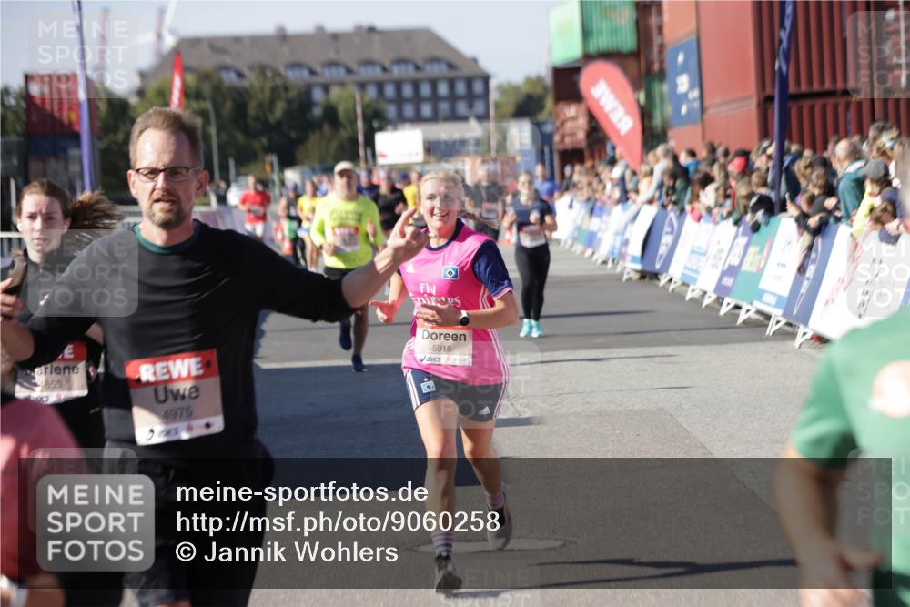 03.10.2025 - Köhlbrandbrückenlauf Jannik Wohlers http://msf.ph/oto/9060258 03.10.2025 13:12:45 Ziel 4048, 4391, 4392, 4527, 4609, 4855, 4858, 4864, 4873, 4975, 5874, 5916, 6466, 6588, 6791 meine-sportfotos.de