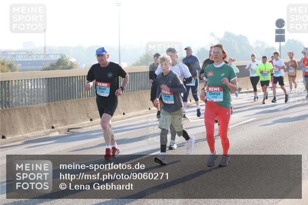03.10.2025 - Köhlbrandbrückenlauf Lena Gebhardt http://msf.ph/oto/9060271 03.10.2025 09:19:12 Position 1 1369, 3707, 3709 meine-sportfotos.de