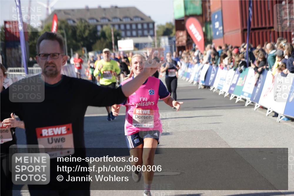 03.10.2025 - Köhlbrandbrückenlauf Jannik Wohlers http://msf.ph/oto/9060306 03.10.2025 13:12:46 Ziel 4048, 4391, 4392, 4527, 4609, 4671, 4855, 4858, 4975, 5874, 5916, 6466, 6588, 6791 meine-sportfotos.de