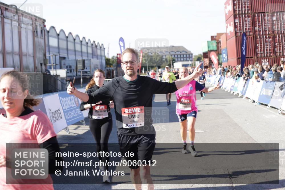 03.10.2025 - Köhlbrandbrückenlauf Jannik Wohlers http://msf.ph/oto/9060312 03.10.2025 13:12:46 Ziel 4048, 4391, 4392, 4527, 4609, 4671, 4855, 4858, 4975, 5874, 5916, 6466, 6588, 6791 meine-sportfotos.de