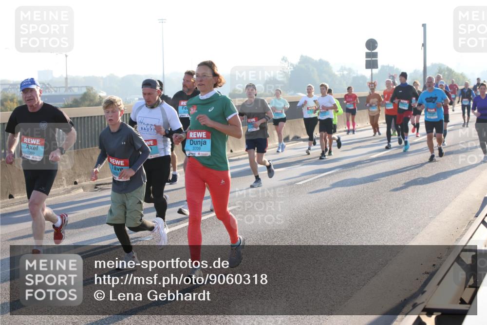 03.10.2025 - Köhlbrandbrückenlauf Lena Gebhardt http://msf.ph/oto/9060318 03.10.2025 09:19:13 Position 1 1369, 370, 3709 meine-sportfotos.de