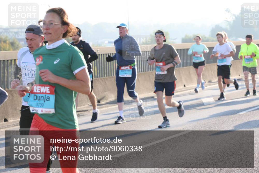 03.10.2025 - Köhlbrandbrückenlauf Lena Gebhardt http://msf.ph/oto/9060338 03.10.2025 09:19:14 Position 1 3709 meine-sportfotos.de