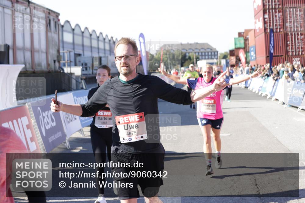 03.10.2025 - Köhlbrandbrückenlauf Jannik Wohlers http://msf.ph/oto/9060342 03.10.2025 13:12:46 Ziel 4048, 4391, 4392, 4527, 4609, 4671, 4855, 4858, 4975, 5874, 5916, 6466, 6588, 6791 meine-sportfotos.de