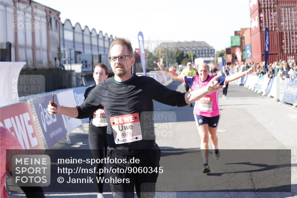 03.10.2025 - Köhlbrandbrückenlauf Jannik Wohlers http://msf.ph/oto/9060345 03.10.2025 13:12:46 Ziel 4048, 4391, 4392, 4527, 4609, 4671, 4855, 4858, 4975, 5874, 5916, 6466, 6588, 6791 meine-sportfotos.de