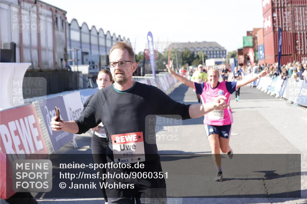 03.10.2025 - Köhlbrandbrückenlauf Jannik Wohlers http://msf.ph/oto/9060351 03.10.2025 13:12:46 Ziel 4048, 4391, 4392, 4527, 4609, 4671, 4855, 4858, 4975, 5874, 5916, 6466, 6588, 6791 meine-sportfotos.de