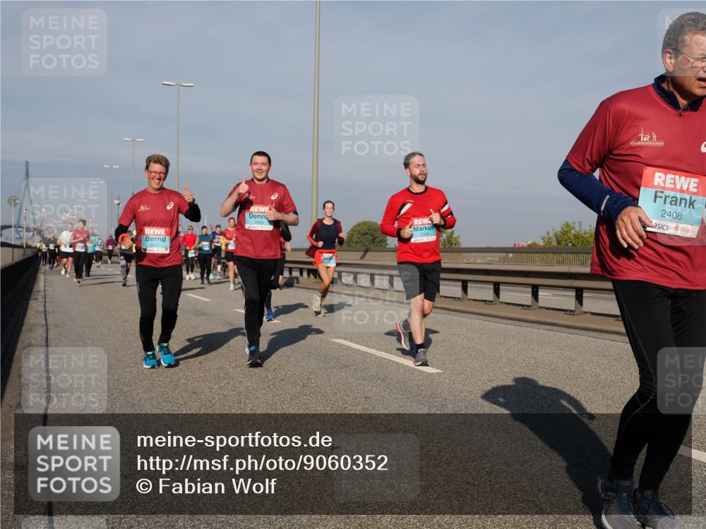 03.10.2025 - Köhlbrandbrückenlauf Fabian Wolf http://msf.ph/oto/9060352 03.10.2025 10:05:12 Position 3 3003, 3004, 2408 meine-sportfotos.de