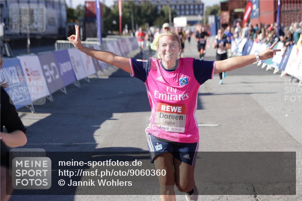 03.10.2025 - Köhlbrandbrückenlauf Jannik Wohlers http://msf.ph/oto/9060360 03.10.2025 13:12:47 Ziel 4048, 4391, 4392, 4527, 4671, 4855, 4858, 4965, 4975, 5874, 5916, 6466, 6497, 6588, 6791 meine-sportfotos.de